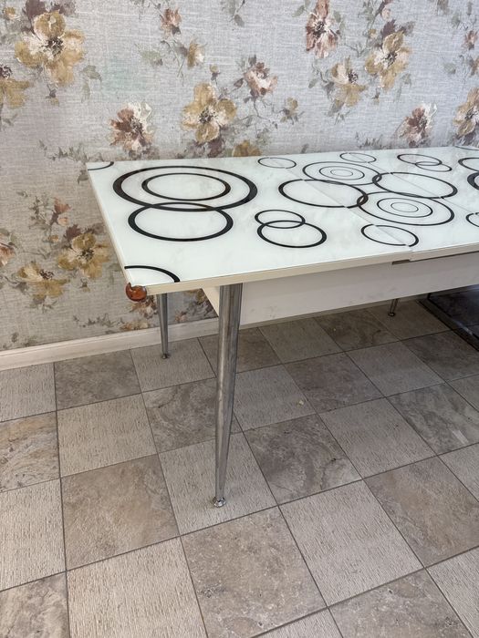 Кухонный стол стекло