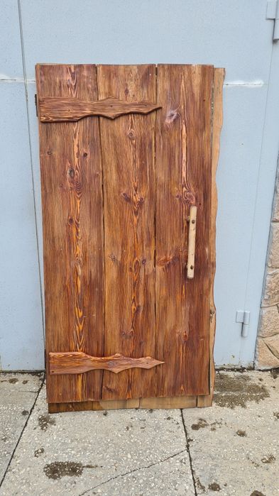 Продам дверь обшита деревом.