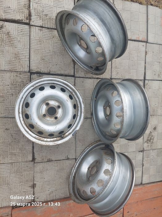 Продам диски на авто размер 15