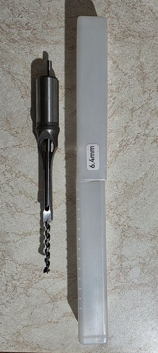 Длето кухо с свредло.