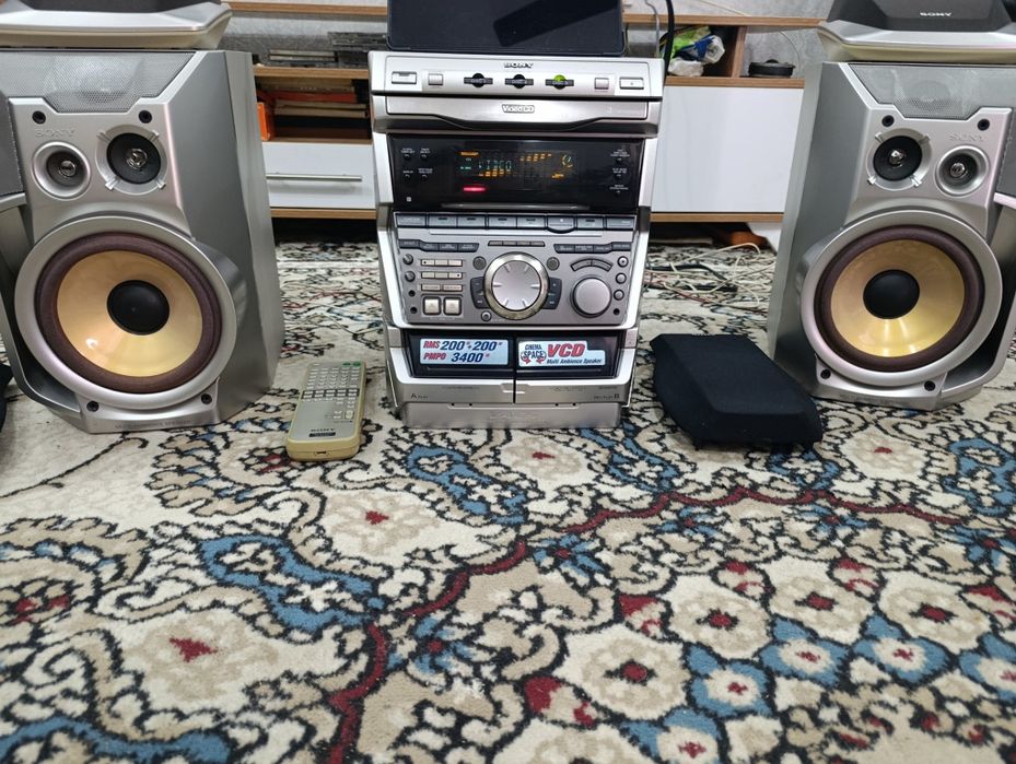 Музыкальный центр Sony vx 8