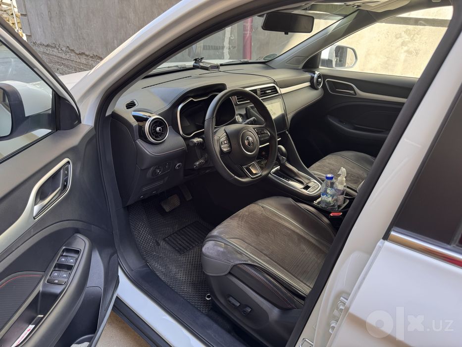 MG ZS автмобиль 2024 года