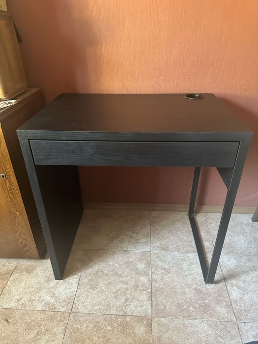 Компактно бюро Micke на Ikea, цвят венге