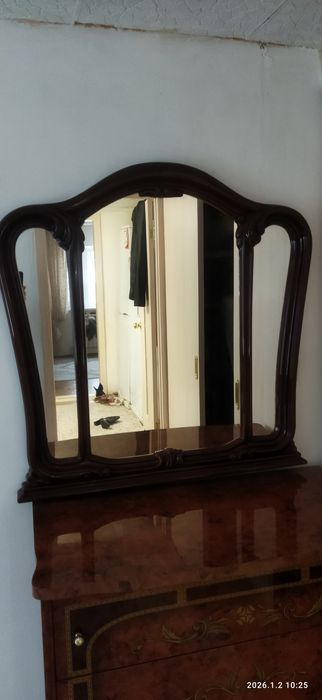 Продам комод с зеркалом