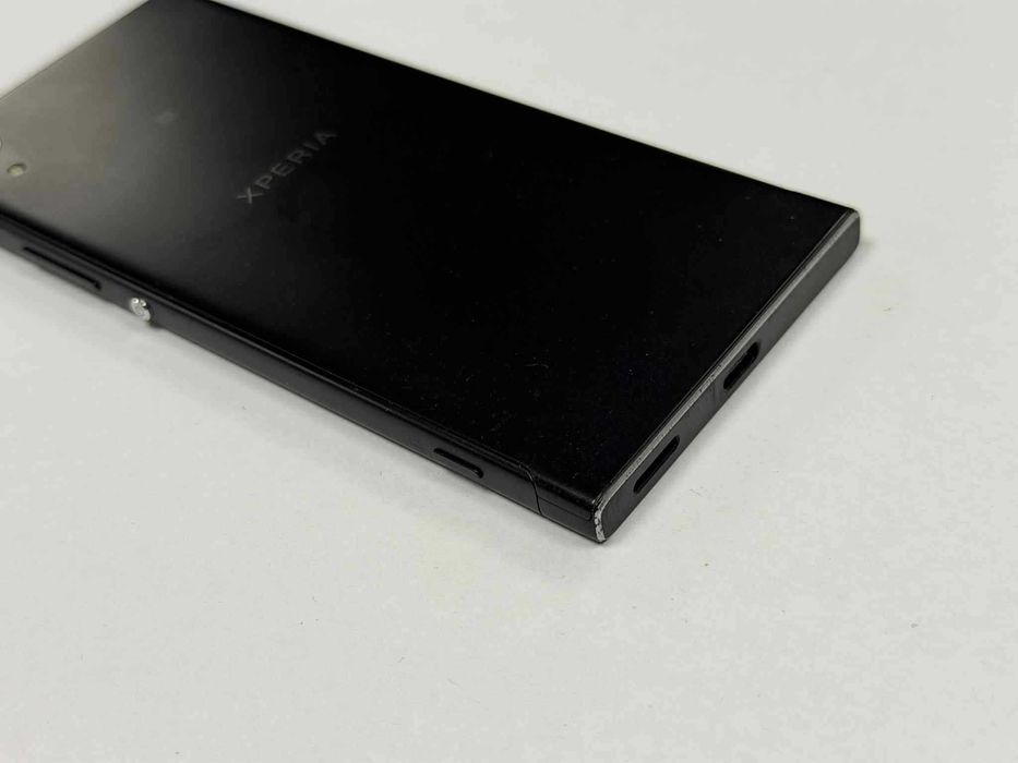 Продавам Sony Xperia XA1