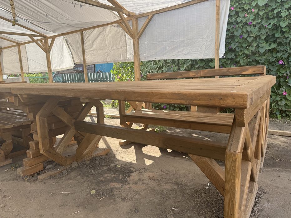 Продам стол 2,5 и 2 м, скамейки