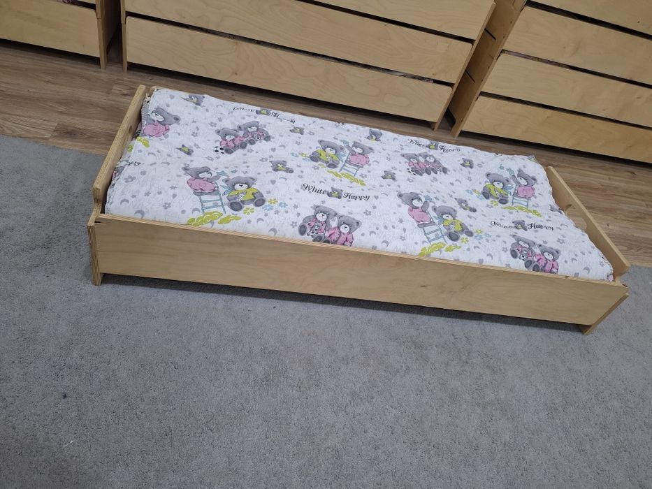 Продается детская кровать. без матраса. из дерева. 16 штук.