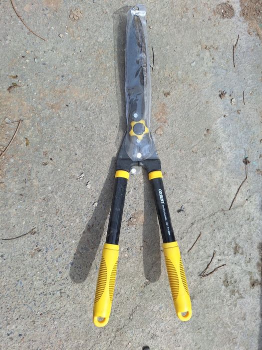 Поодаётся садовый ножница