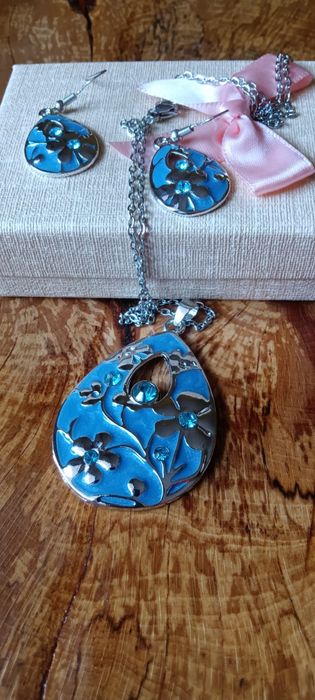 Елегантен Комплект Бижута: Обеци и Колие от Цинкова Сплав с Синьо-Лилав Флорален Принт, Универсални Аксесоари за Жени