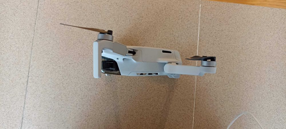 NOUA - Drona DJI Mini 2 - video 4K / 30fps - 12MP, 249g, 4km altit.