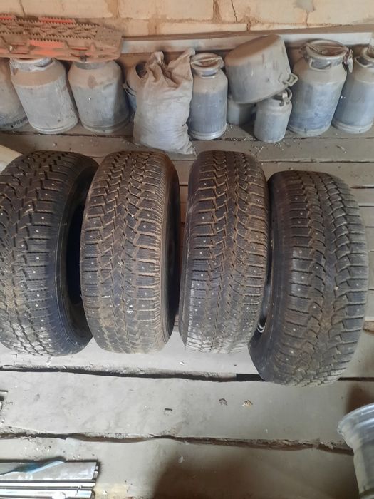 Продам комплект шипованый