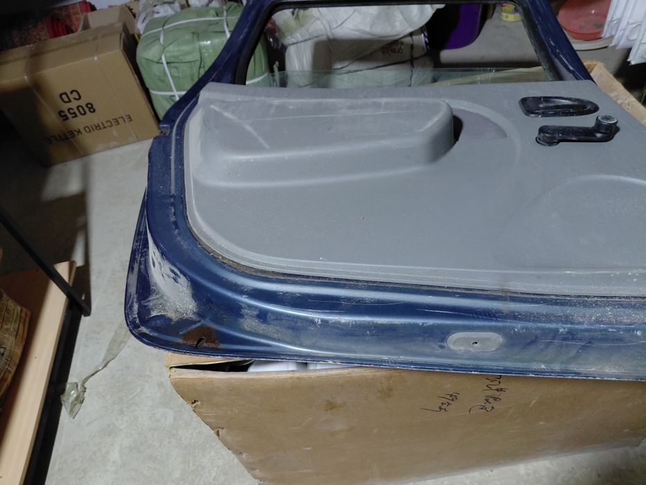 Ларгус задняя левая дверь