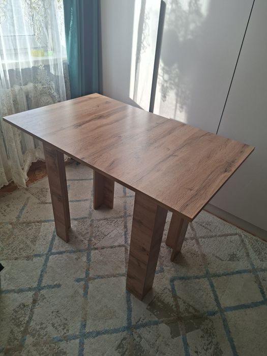 Продаются стол 7000тг