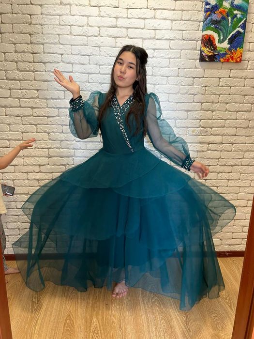 Новое платье с этикеткой