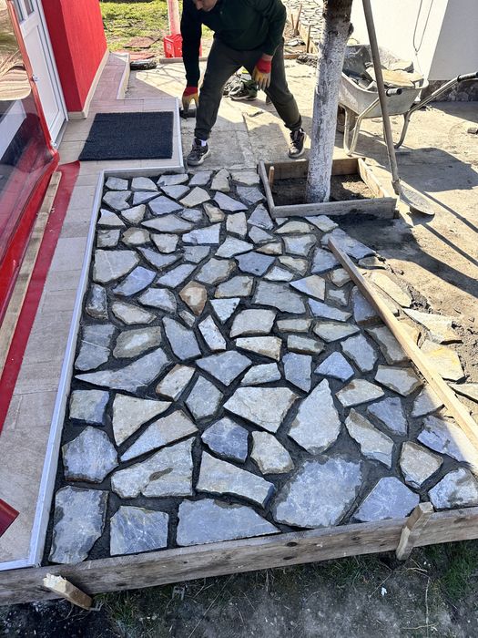 Vand si montez piatra naturala oriunde in tara 0799015064