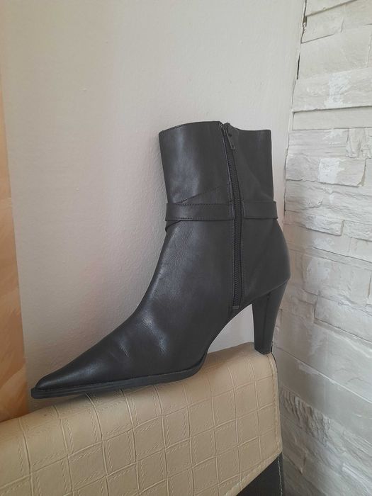 Vand cizmulițe dama (botine) noi!