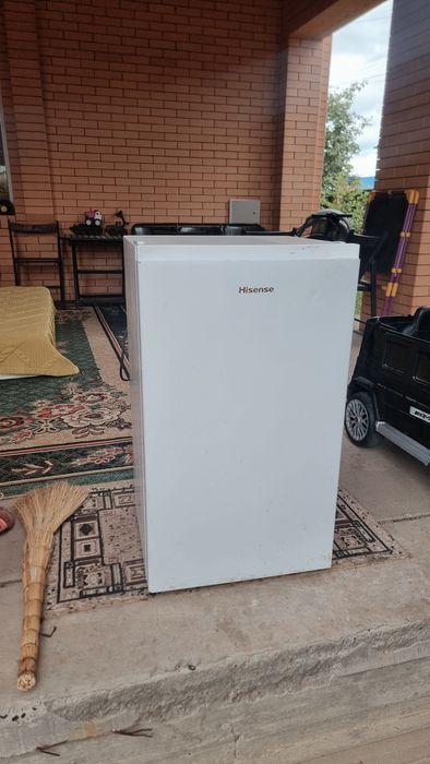 Продам морозильник Hisense