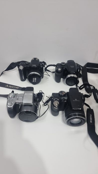 Lot  inc camere foto digitale , decorațiuni interioa