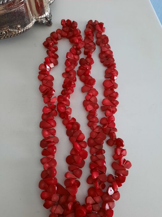 Продам бусы натуральный коралл.