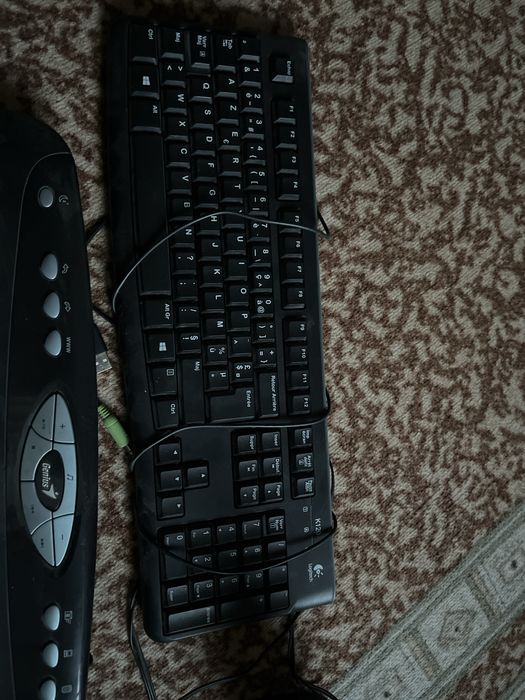 2бр Работещи клавиатури и 2бр тон колони