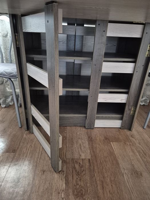 Продам стол для гостиной