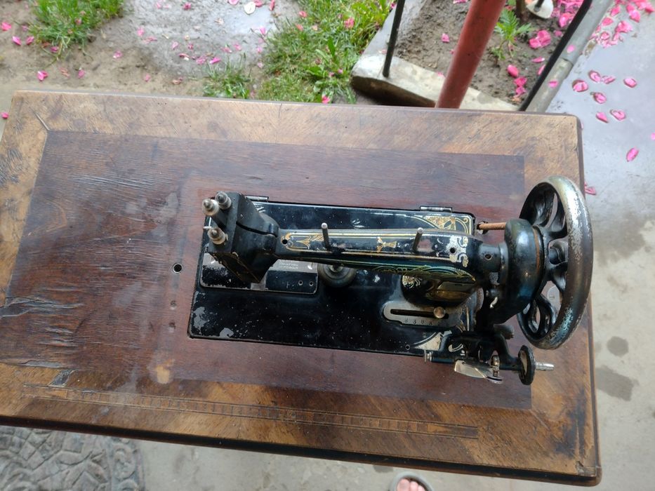 Masina de cusut Singer