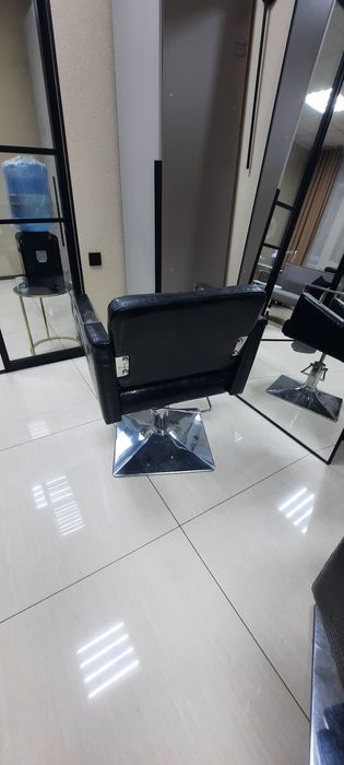 Продаётся парикмахерское кресло