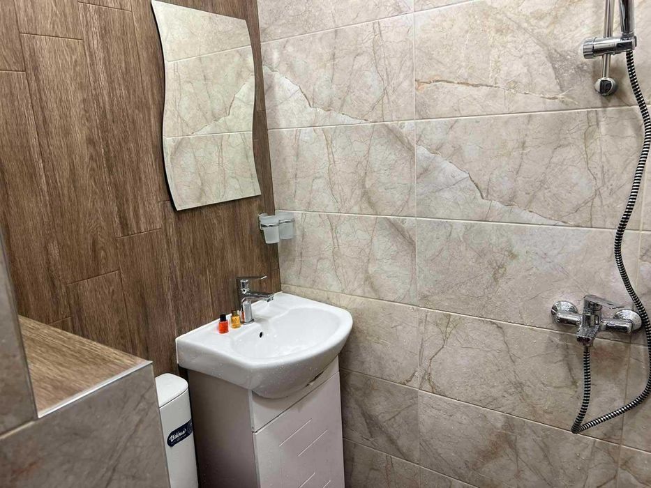 Дава се под наем Двустаен апартамент в София, Банишора - 68 кв.м за 648.21 € - Снимка #2