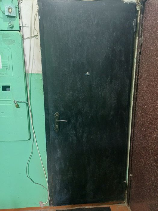 Продам железную дверь