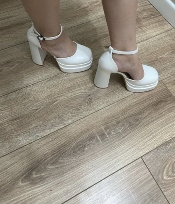 Туфли белые женские