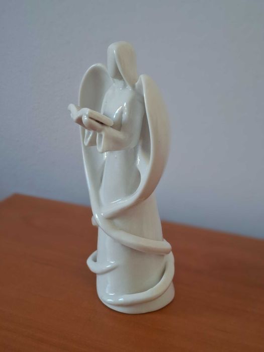 Фигурка Ангел от костен порцелан | Символ на вярата и мъдростта
