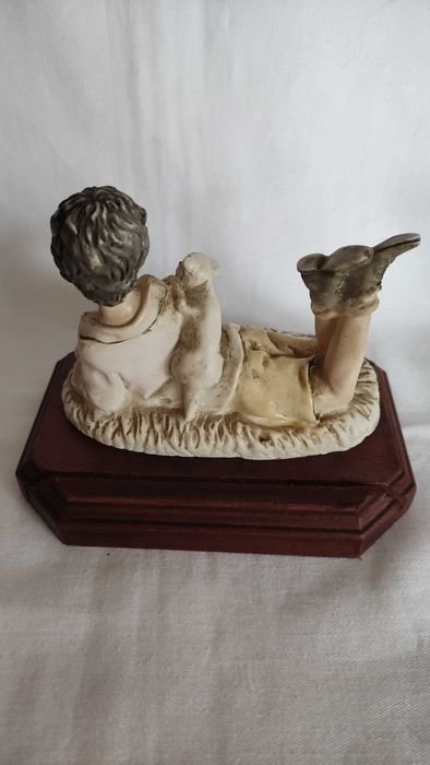 2 порцеланови статуетки дървена основа