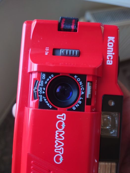 Compact Konica Tomato