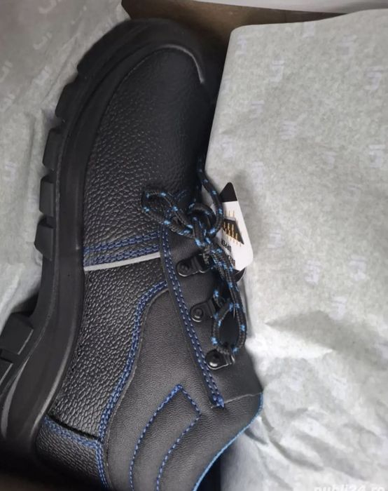 Bocanci cu bombeu metalic