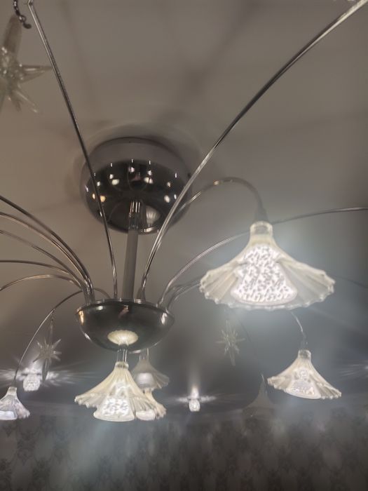 Продам люстру интересная