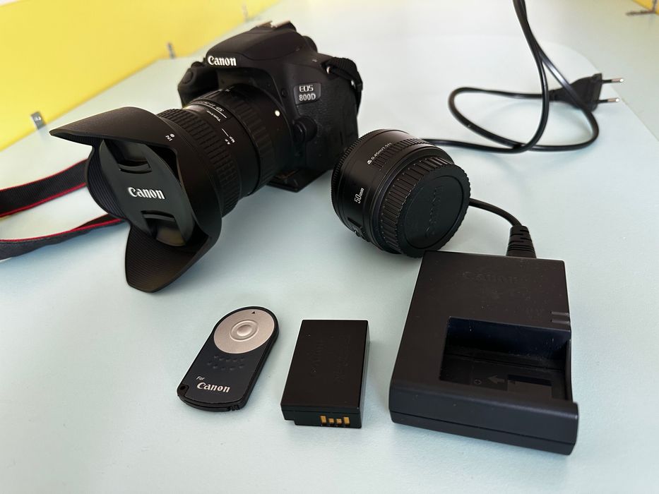 Фотоапарат Canon EOS 800D +2 обектива+ аксесоари