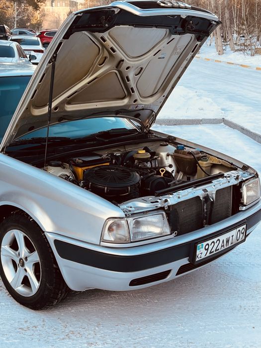 Audi 80 B4 автомат в отличном состоянии.