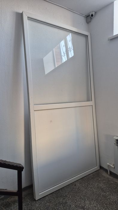 Пластиковая перегородка в отличном состоянии