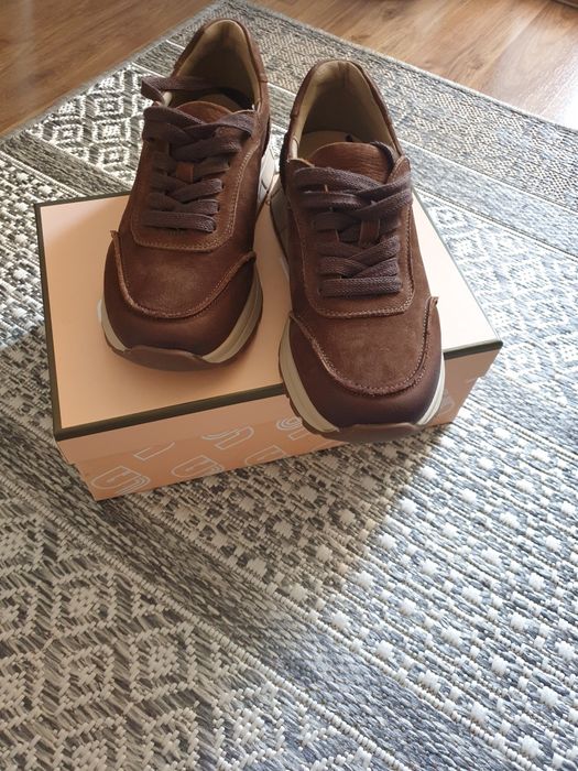 Женские кроссовки