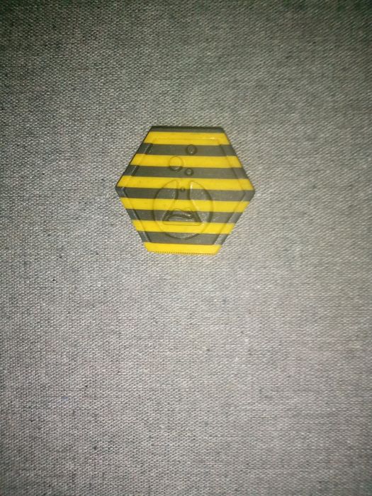 Продавам лапкоин миш-маш black and yellow