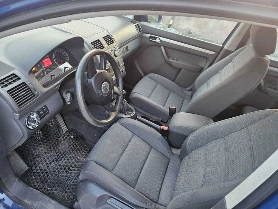 Vw touran 7 locuri 1.6fsi benzina 115cp 6 trepte foarte ingrijit