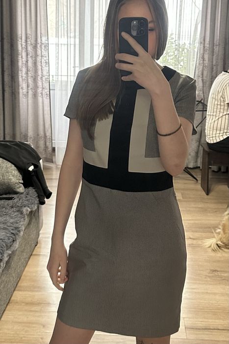 Серое платье с узором