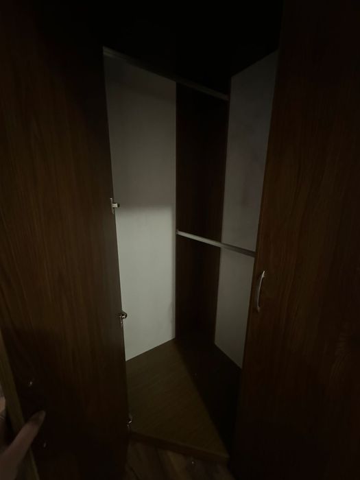 Продам хороший угловой шкаф ЛДСП б/у