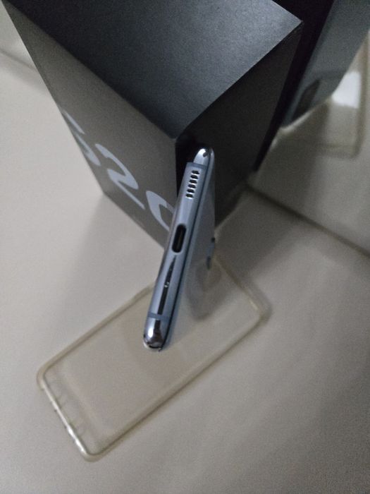 Продам Samsung Galaxy S20