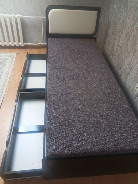 Продам кровать односпальную