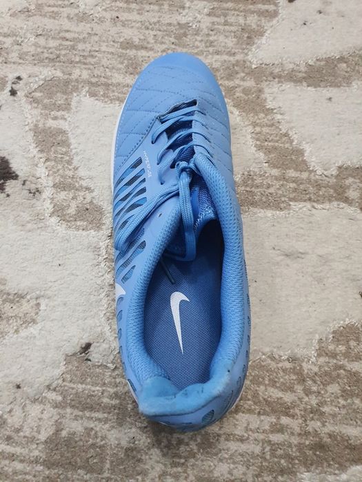 Продам футзалки новые