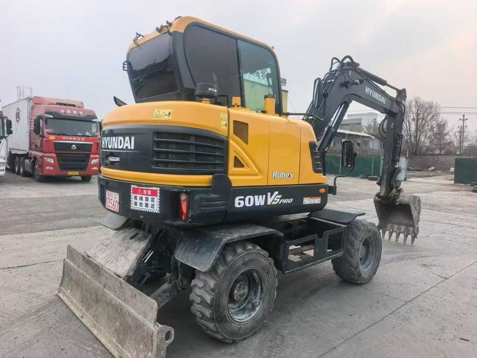 出售一台2022年的现代60轮挖