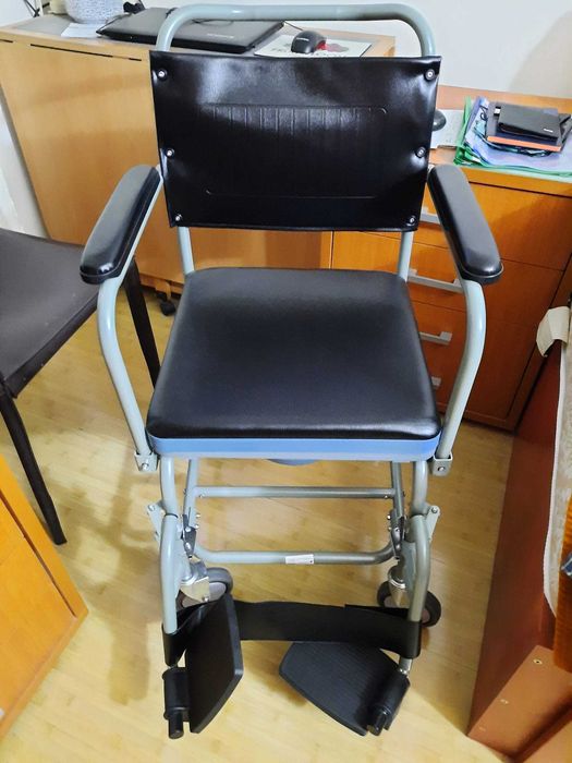 Scaun WC mobil nou, cu roti, pentru ingrijire la domiciliu