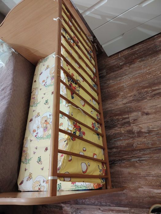 детско  легло запазено