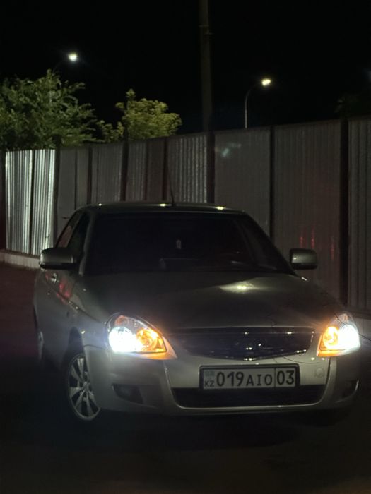 Продам приору 2013 декабарь торг у капота